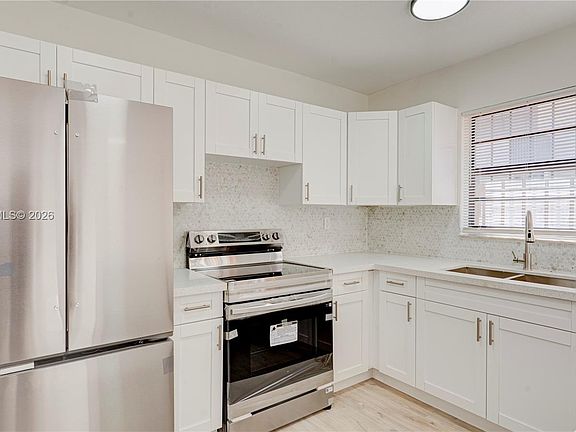 5th image of 710 SW 114th Ave APT C3