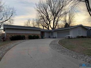 201 Elm St, Luverne, MN 56156