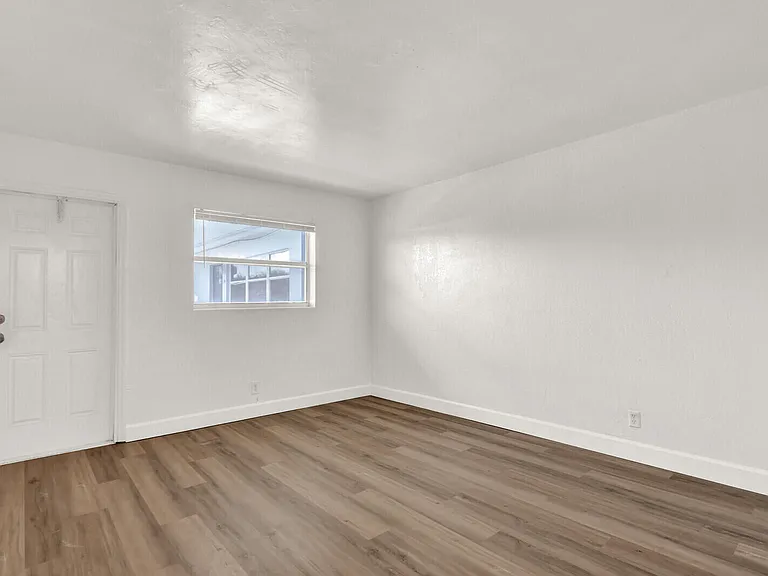2701 Avenue E — Photo 14
