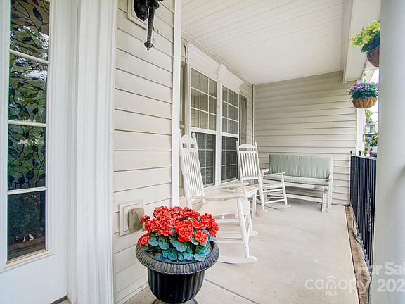 4th image of 2124 Southridge Dr