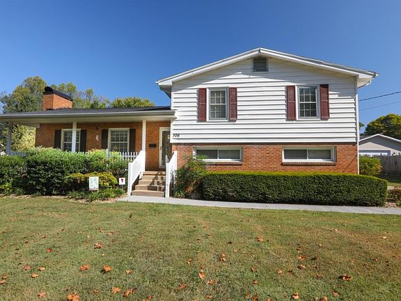 3rd image of 306 Oak Ln