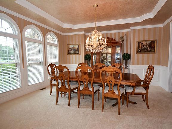 4th image of 8182 Ascot Glen Ct