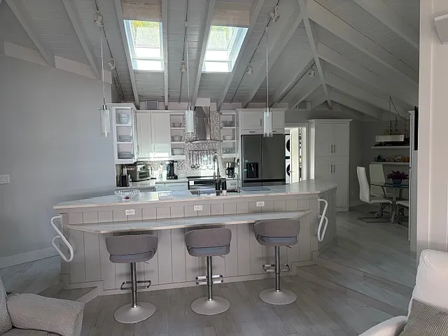 223 E Hart St — Photo 8
