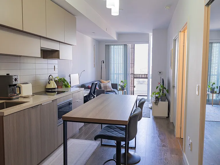 8 Eglinton Ave E #1710 — Photo 3