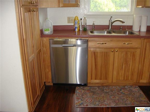 5th image of 2010 Continental Dr
