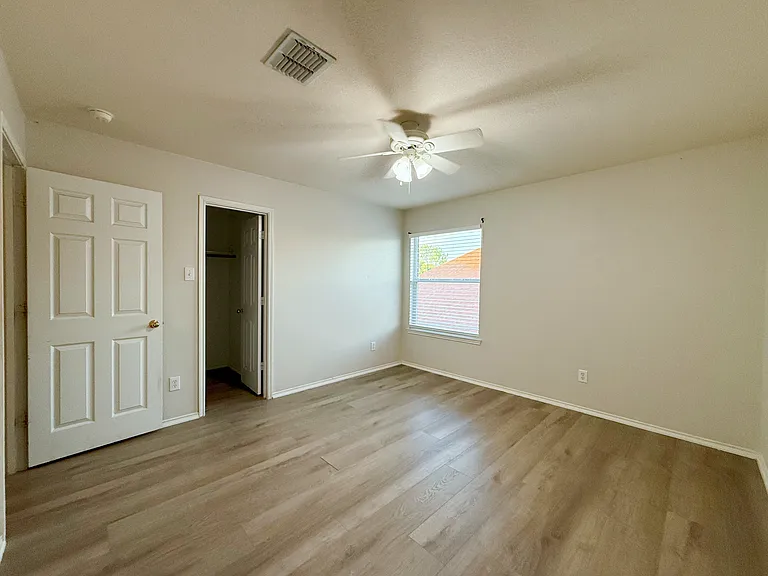 1916 Silver Leaf Dr — Photo 40