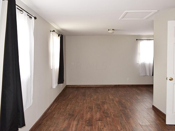 3rd image of 462 Amesbury Dr