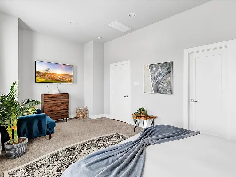 1310 Roberts St — Photo 13
