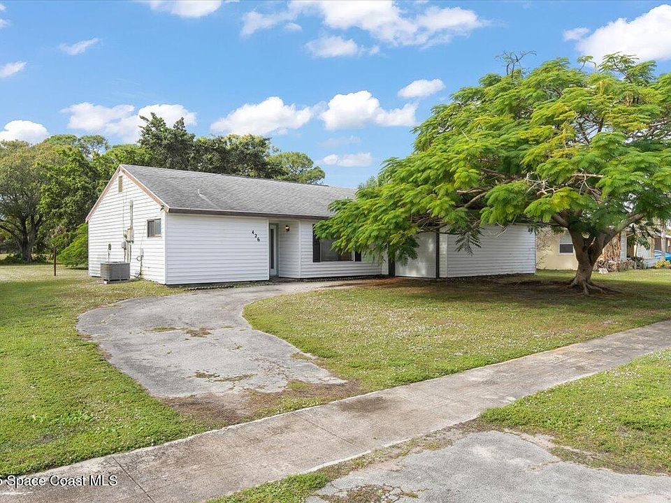 1st image of 426 NE Solida Cir