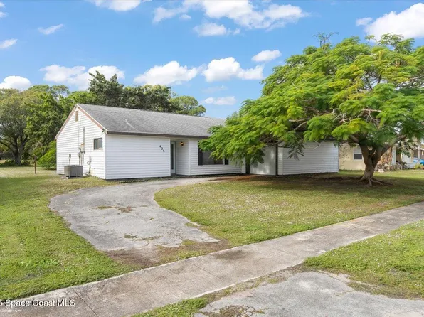 426 NE Solida Cir, Port Saint Lucie, FL 34983