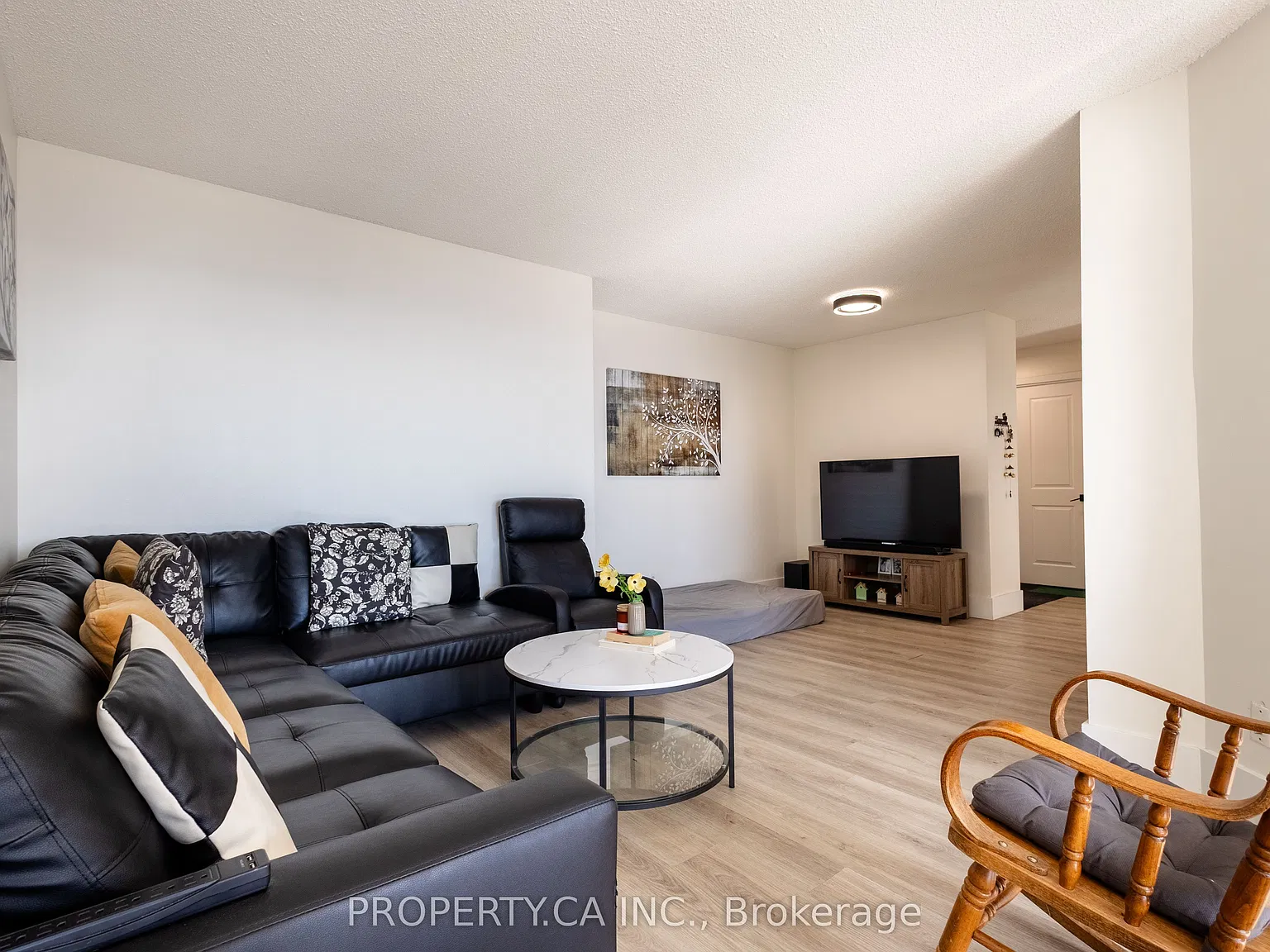 3 bed, $2,699 — Photo 2