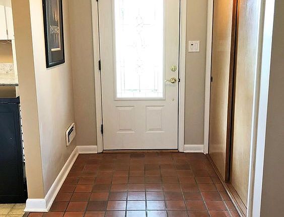 3rd image of 475 Jenny Ln