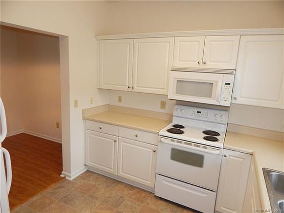 3rd image of 740 Tavern Ct