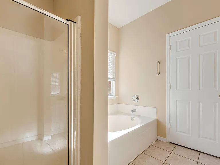 914 Chapwood Ct — Photo 10