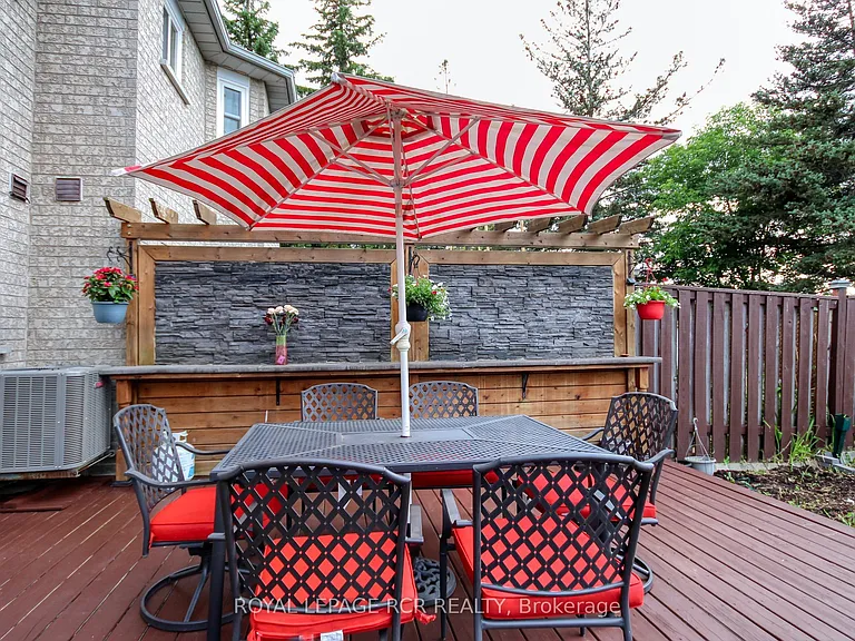 74 Fountainbridge Dr — Photo 21