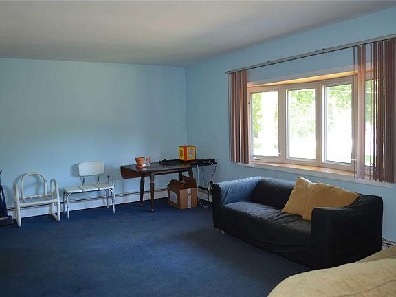 3rd image of 203 N Evergreen Dr