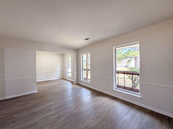 3rd image of 9418 Beverlyhill St