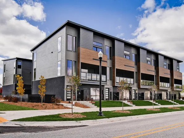 212 NW 9th St #1, Bentonville, AR 72712