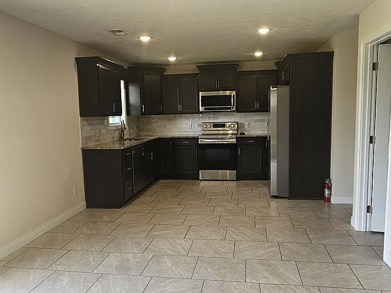 631 Tristan Ln — Photo 5