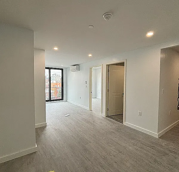 30-43 31st St #4D — Photo 1