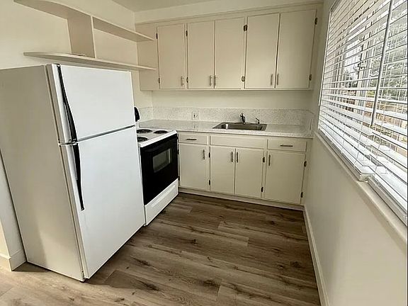 3rd image of 1404 Floribunda Ave APT 305
