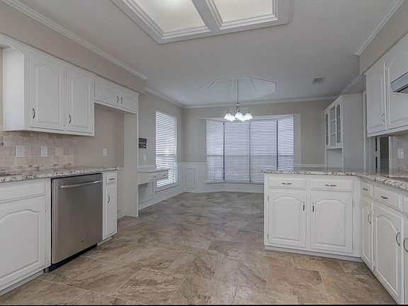 4th image of 2513 Loch Haven Dr