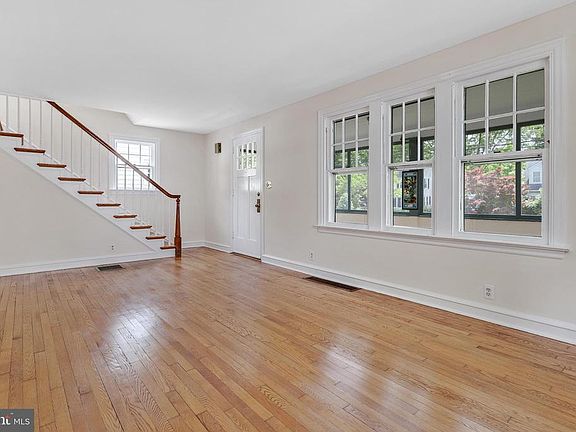 3rd image of 13 W Clearview Ave