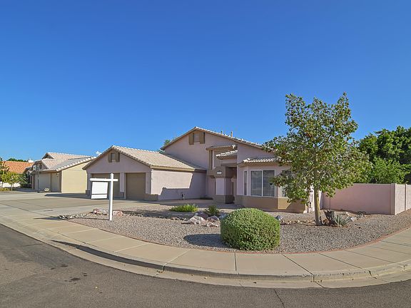 3rd image of 8831 W Corrine Dr