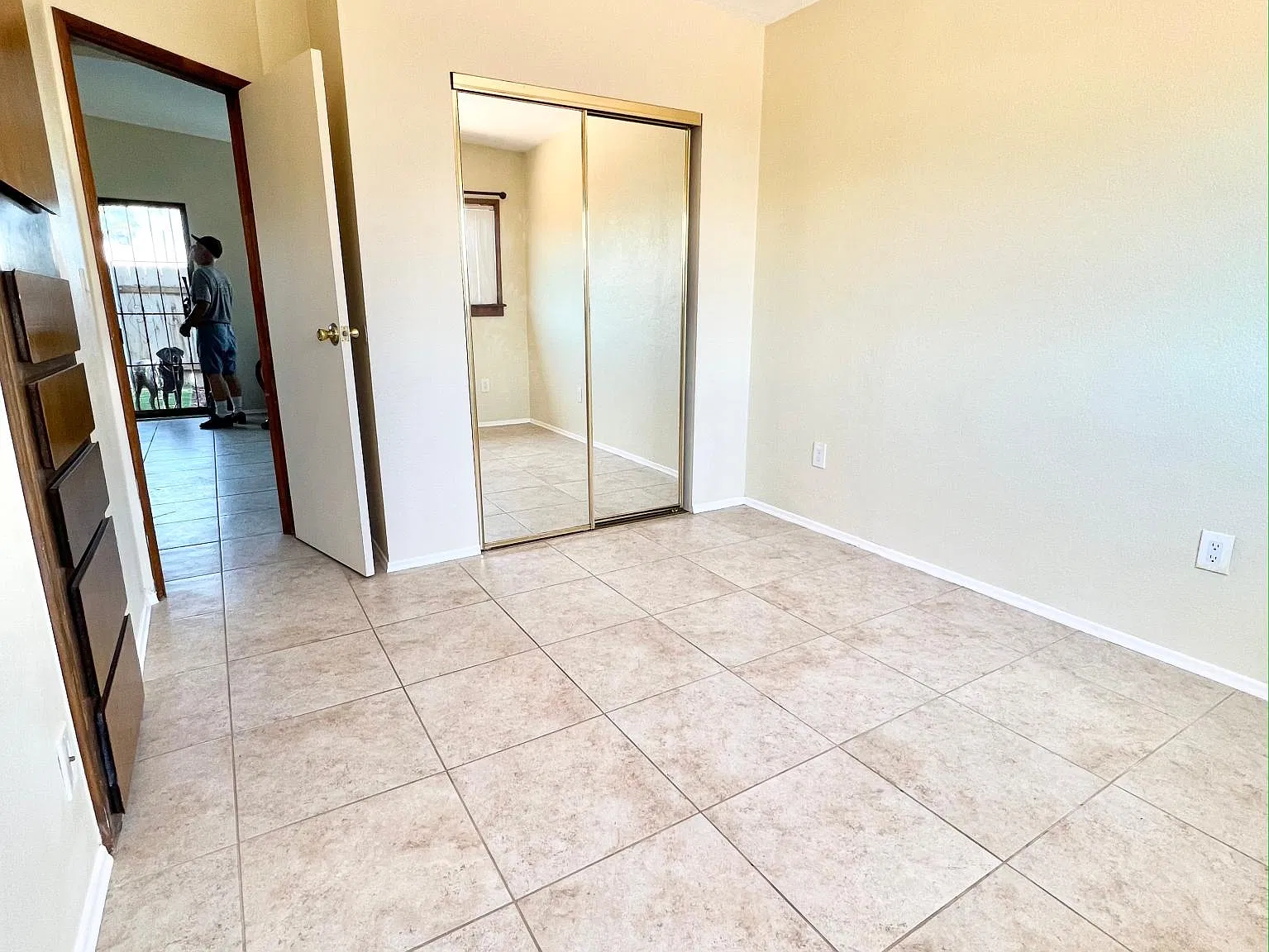 556 Delaware St — Photo 3