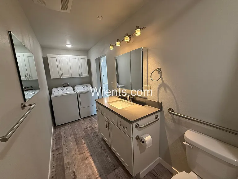 100 3rd St #11 — Photo 8