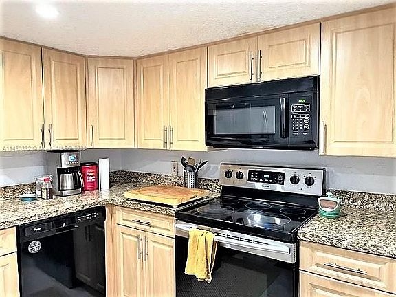5th image of 3351 Franklin Ave #3351