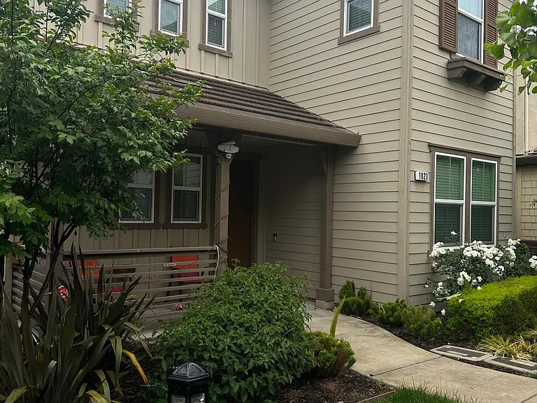 1023 S Burns Pl — Photo 1