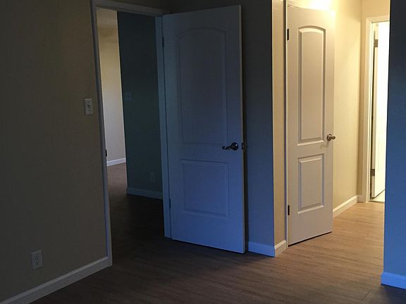 5th image of 40 Glen Eyrie Ave APT 32