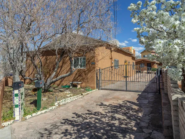 902 Edith Blvd NE, Albuquerque, NM 87102