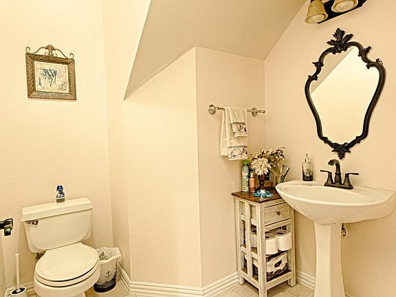 3rd image of 4412 Southgate Dr