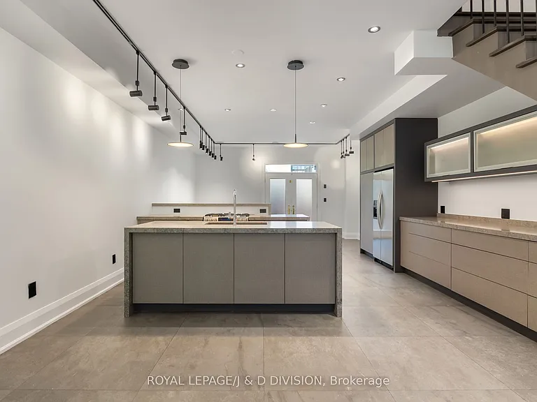 6 Huntley St — Photo 8