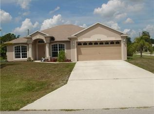 318 SE Whitmore Dr, Port Saint Lucie, FL 34984