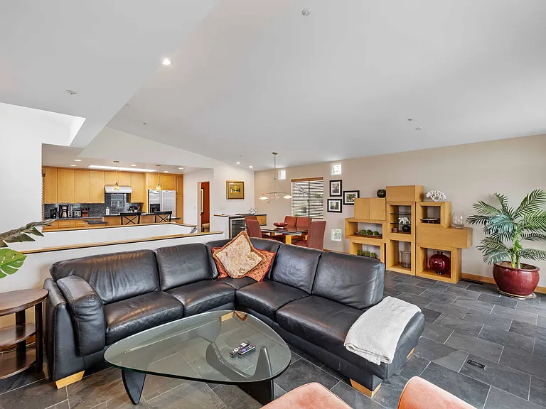 452 Marine Pl — Photo 6