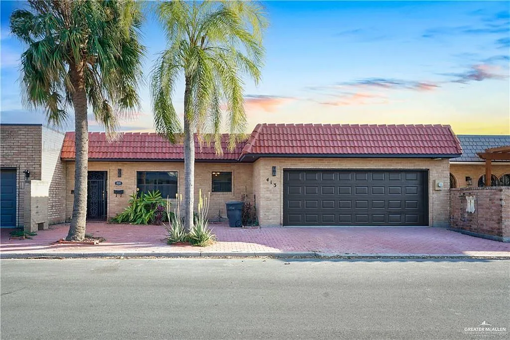 3 bed, 3.0 bath, 2570 sqft, $2,300 — Photo 1