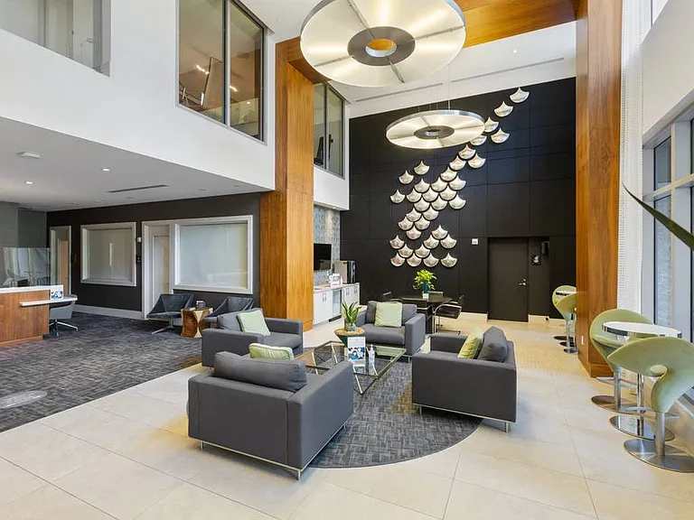 250 SW 11th St #201 — Photo 17