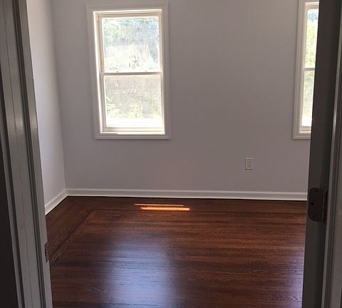 2nd image of 3 Maiden Ln #1