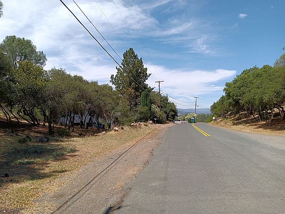 4835 (left) from Hawaina Way