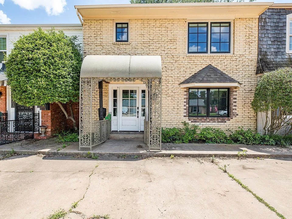 2413 Lou Ln