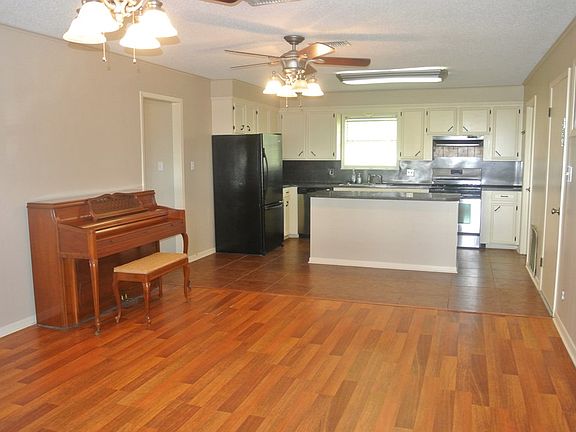 2nd image of 1016 Shelbyville St