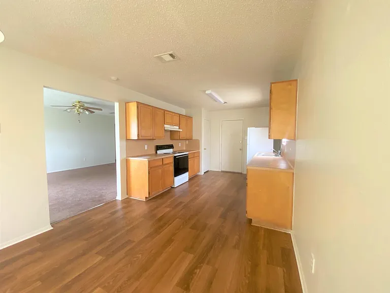 4610 Stallion Dr — Photo 3