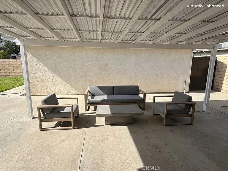 22809 Gault St — Photo 9