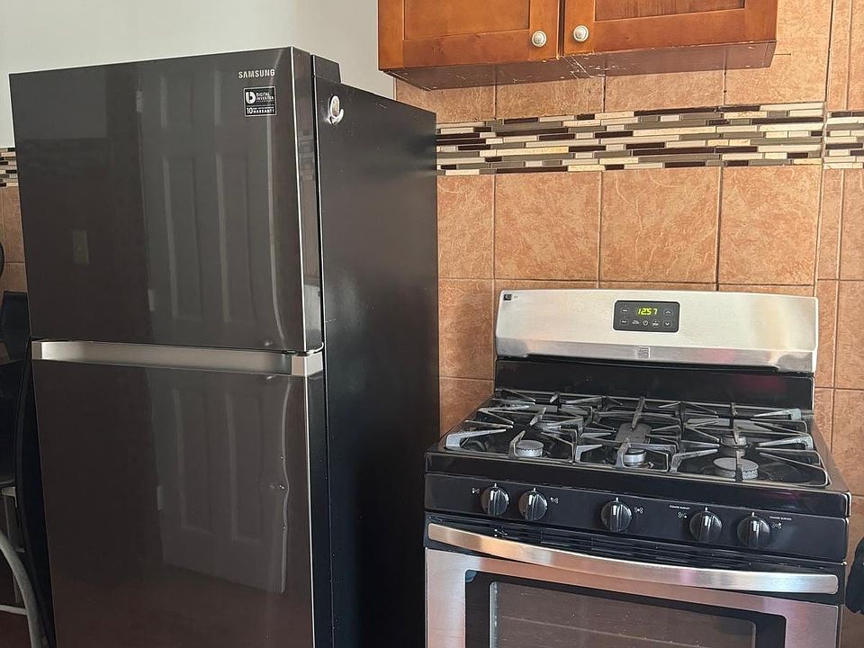 1st image of 689 Onderdonk Ave #3L