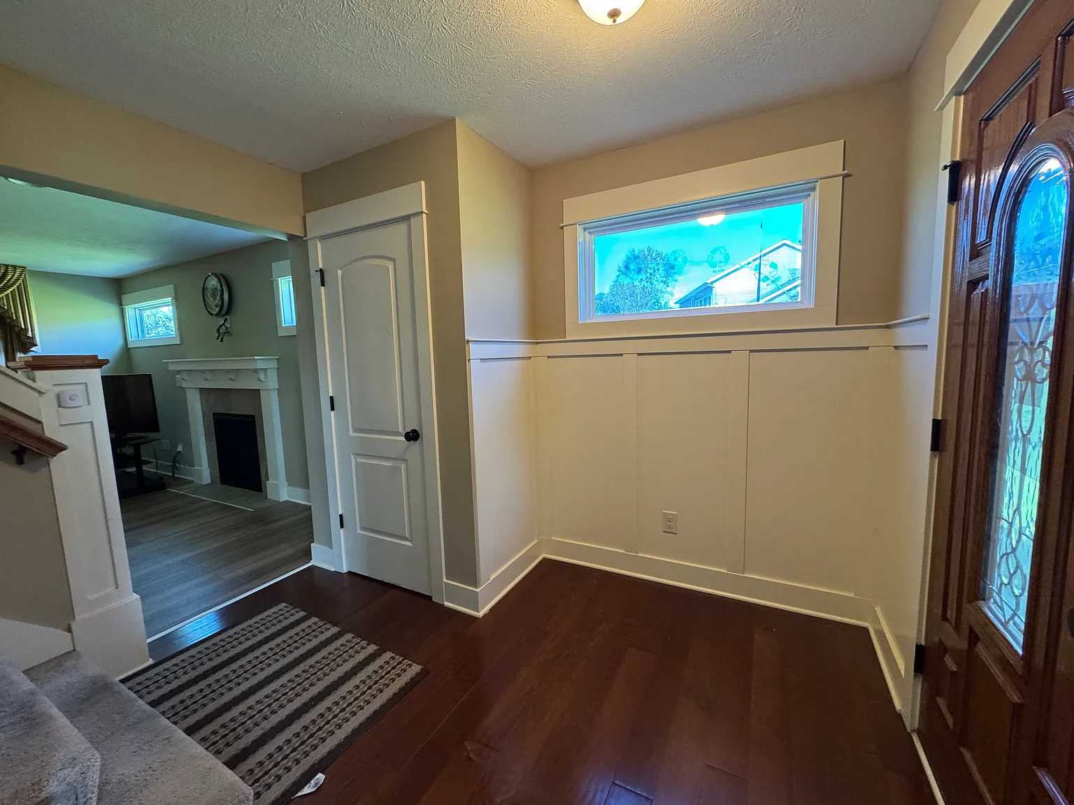 4 bed, 2.5 bath, 2462 sqft, $3,000 — Photo 2