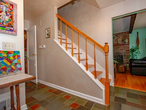 3rd image of 53 Woodcrest Dr