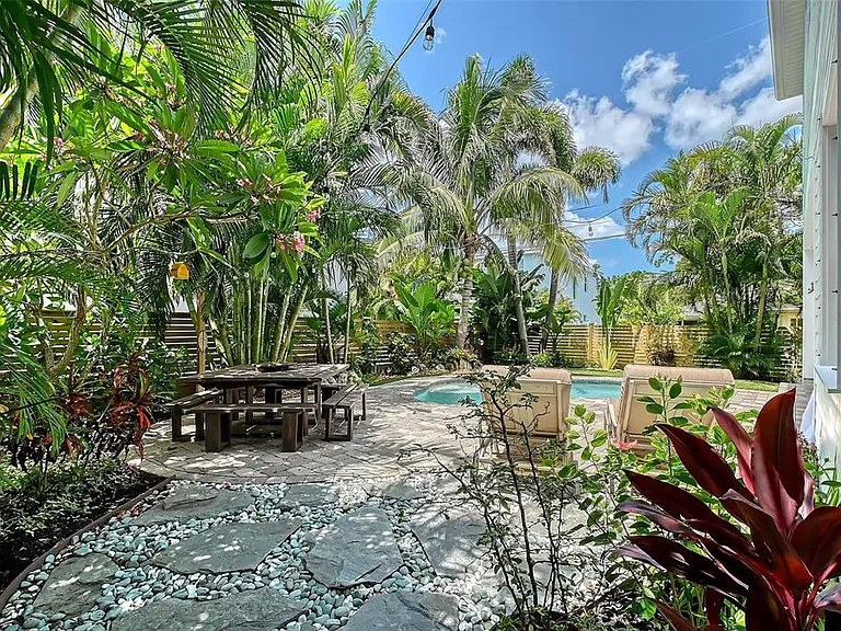 1738 Siesta Dr — Photo 20